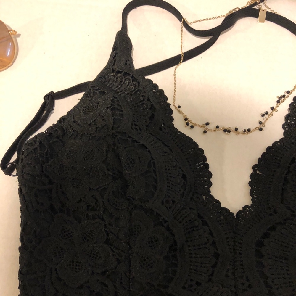 Backless Lace Top - Picture 3 of 4